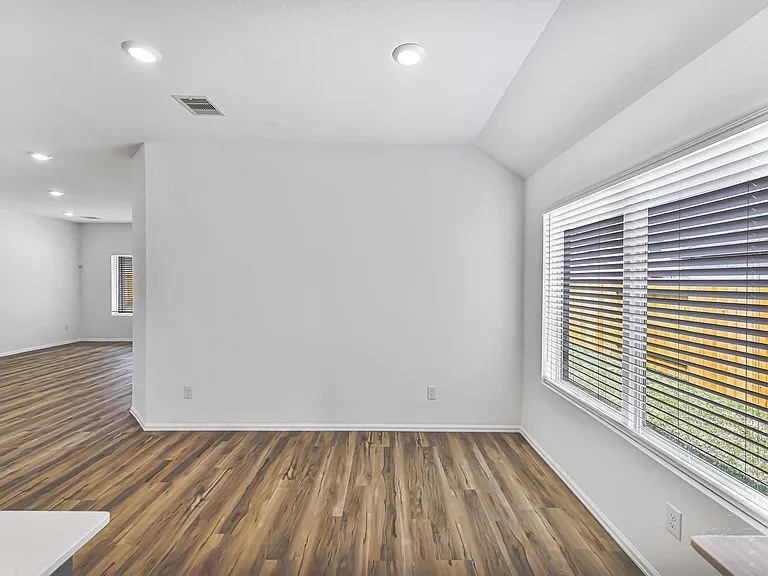 3718 Shadow Crest Ln — Photo 11