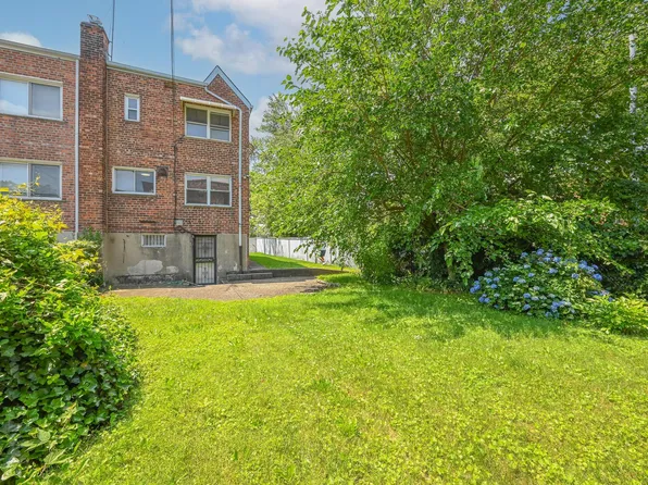 150-01 Horace Harding Boulevard image 11 of 17