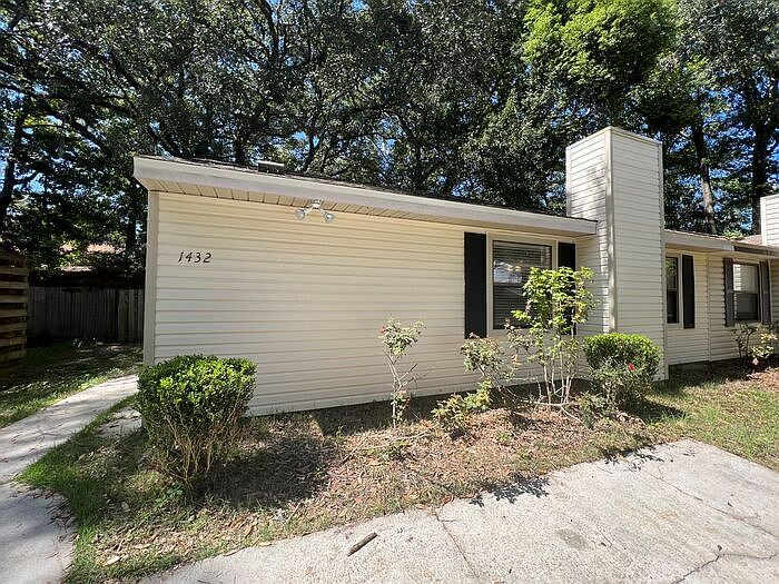 1st image of 1432 Live Oak Dr