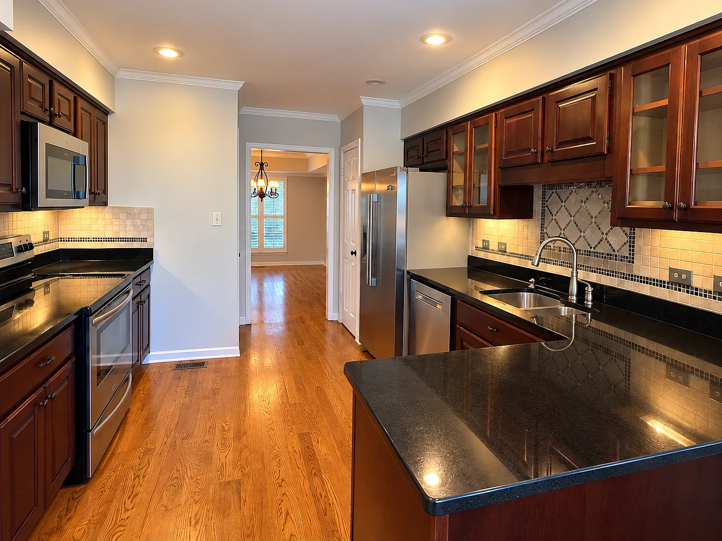 3 bed, 1978 sqft, $2,500 — Photo 3