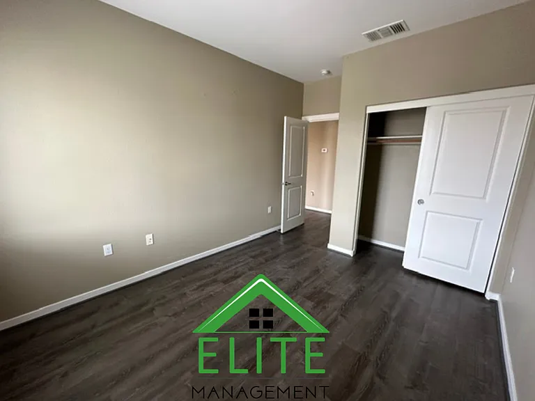 1084 Navigator Dr — Photo 9