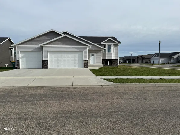 5301 Titanium Dr, Bismarck, ND 58503