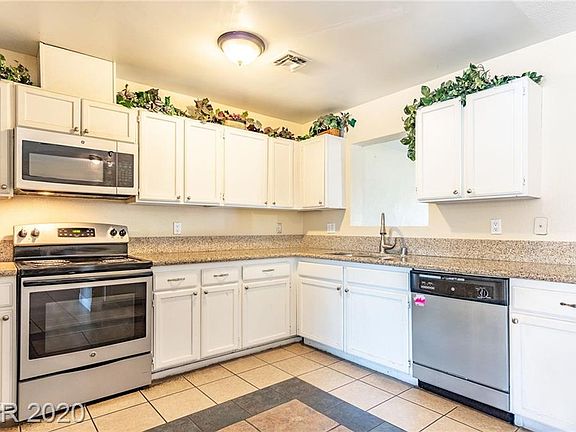4th image of 3040 Lawndale St
