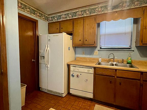 4th image of 816 S Willowick Drive