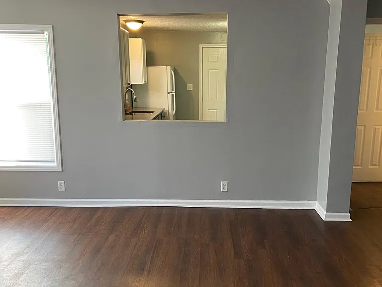 2412 Guilford Ave — Photo 7