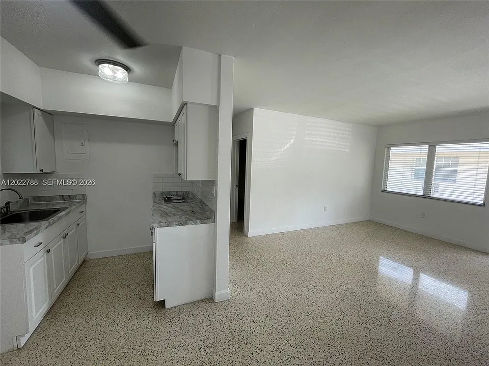 940 SW 4th Ave #1