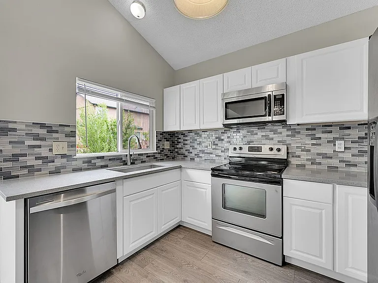 7732 Middle Bay Way — Photo 8