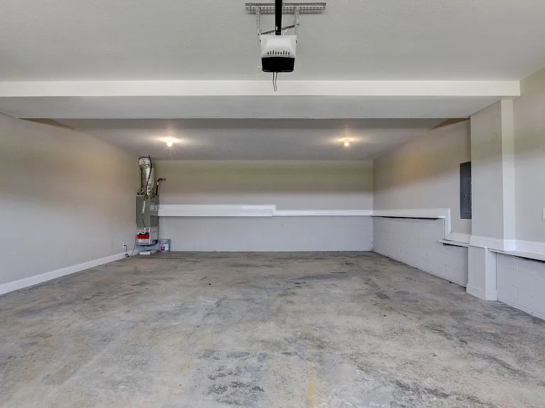 1121 Cardinal Creek Dr — Photo 4