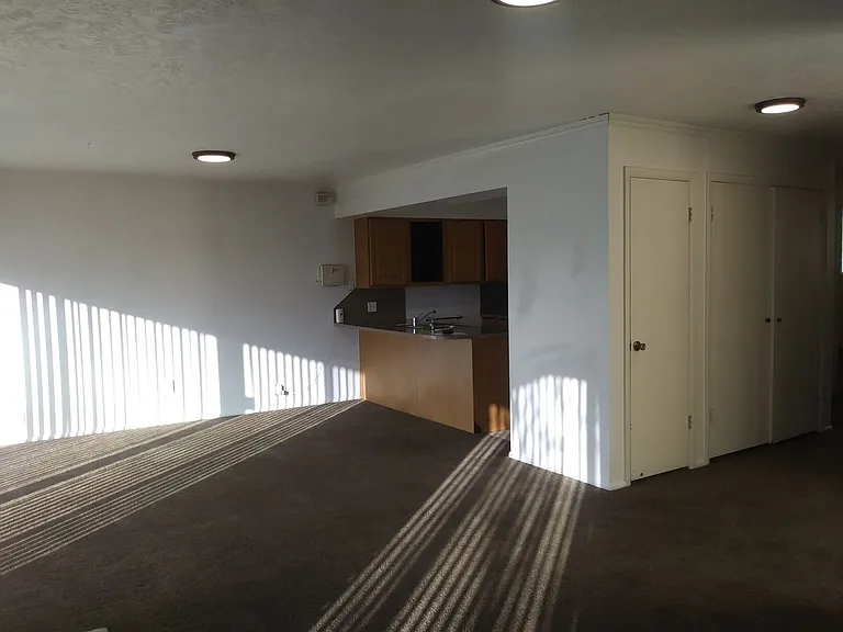 2734 N Edgewood Dr — Photo 4