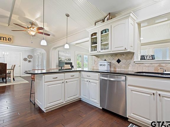 4th image of 140 Hideaway Ln E