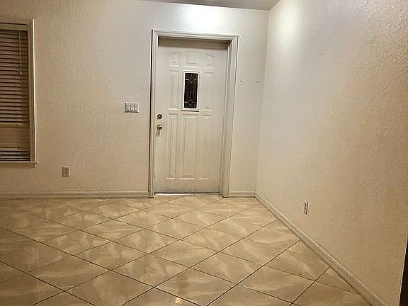 2nd image of 1122 SE 18th St