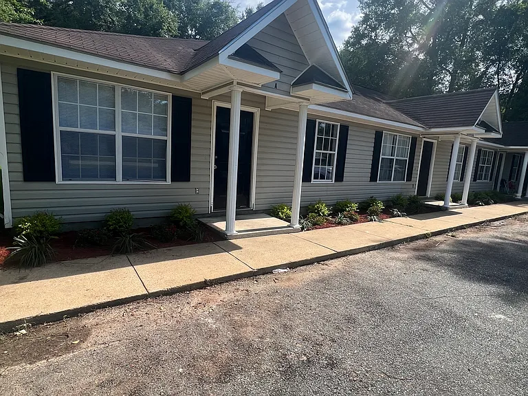 1605 Plantation Rd #1 — Photo 1