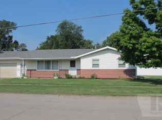 801 N 14th St, Chariton, IA 50049