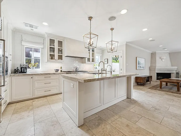 2510 Locke Ln — Photo 6