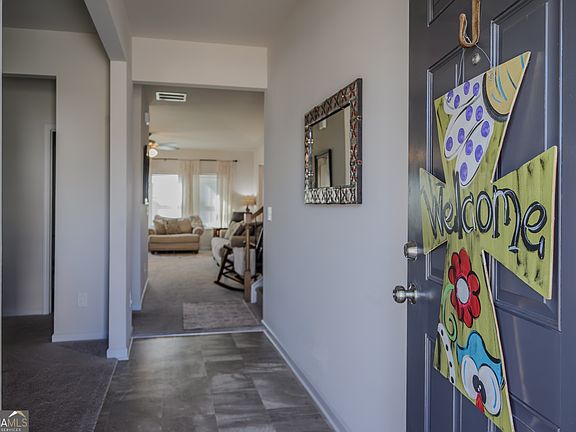 3rd image of 105 Royal Oak Dr NE