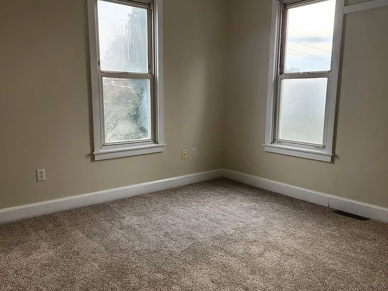 120 Cooper St — Photo 12