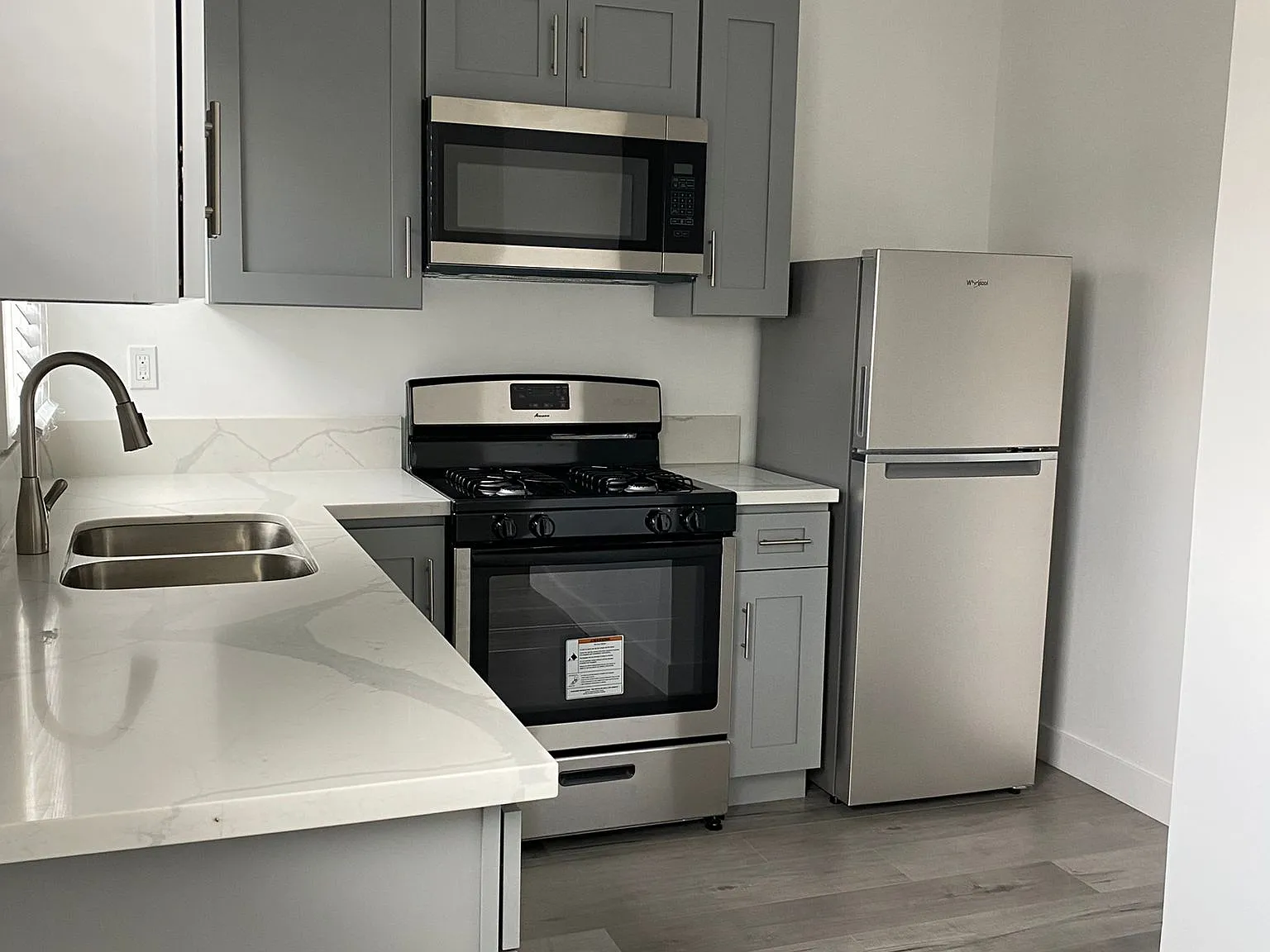 Studio, 450 sqft, $1,900 — Photo 1