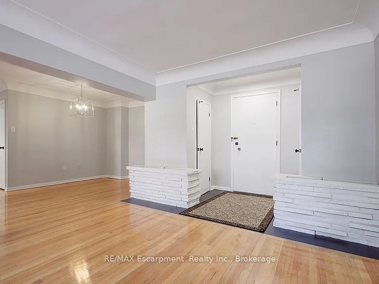 830 Robinson St #102 — Photo 23