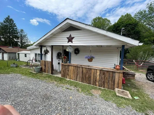 2139 Coal City Rd, Coal City, WV 25823