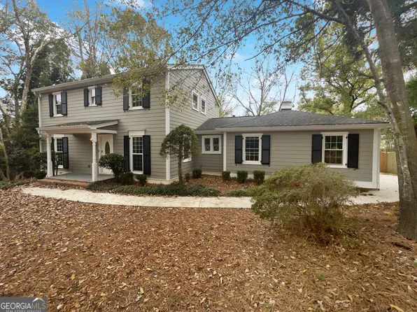 2824 Fontainebleau Dr, Dunwoody, GA 30360