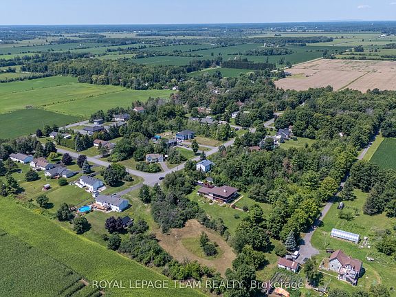 2nd image of 31 Silver Fox Cres