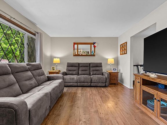 3rd image of 7625 S Manitowoc AVENUE