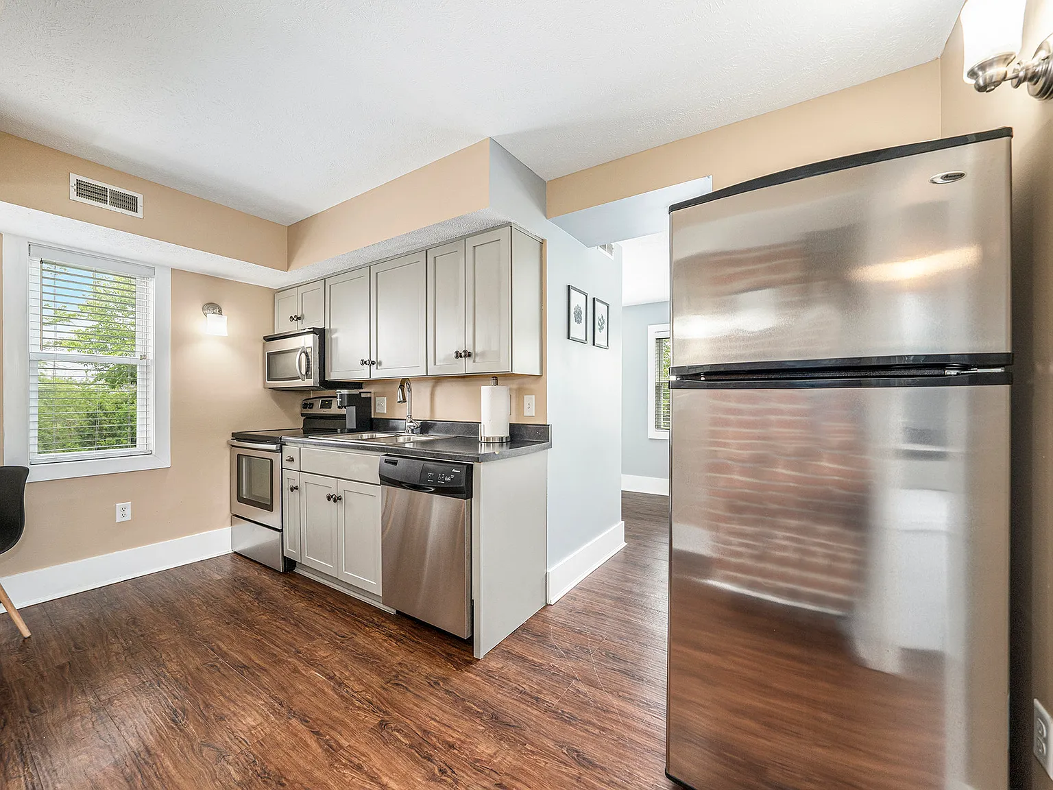 Studio, 415 sqft, $1,600 — Photo 2
