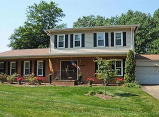 1712 Hicks Dr, Vienna, VA 22182