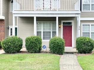 678 Windbrook Cir, Newport News, VA 23602