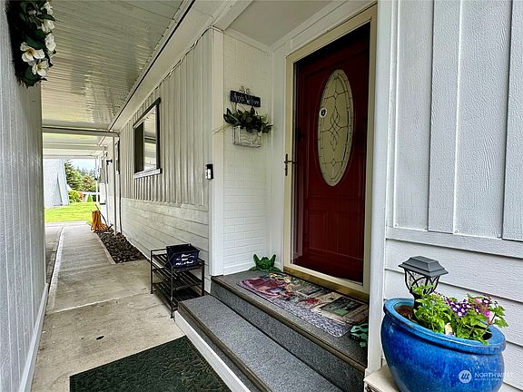 3rd image of 1361 Alonda Lane NE