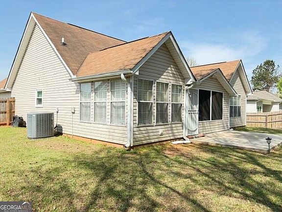 3rd image of 1762 Live Oak Ln