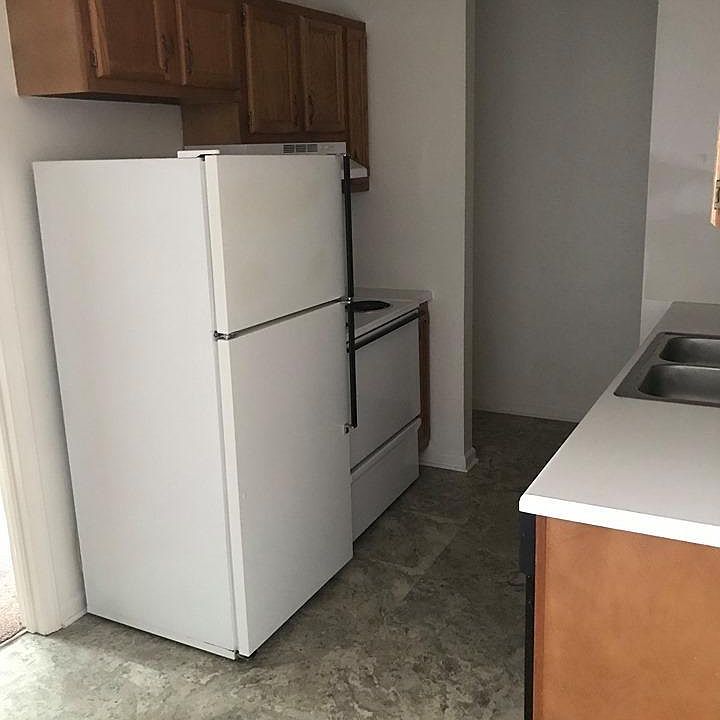 2nd image of 2012 Tower Pl APT 12