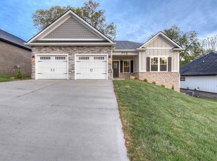 714 Hunts Terrace Dr, Kingsport, TN 37664