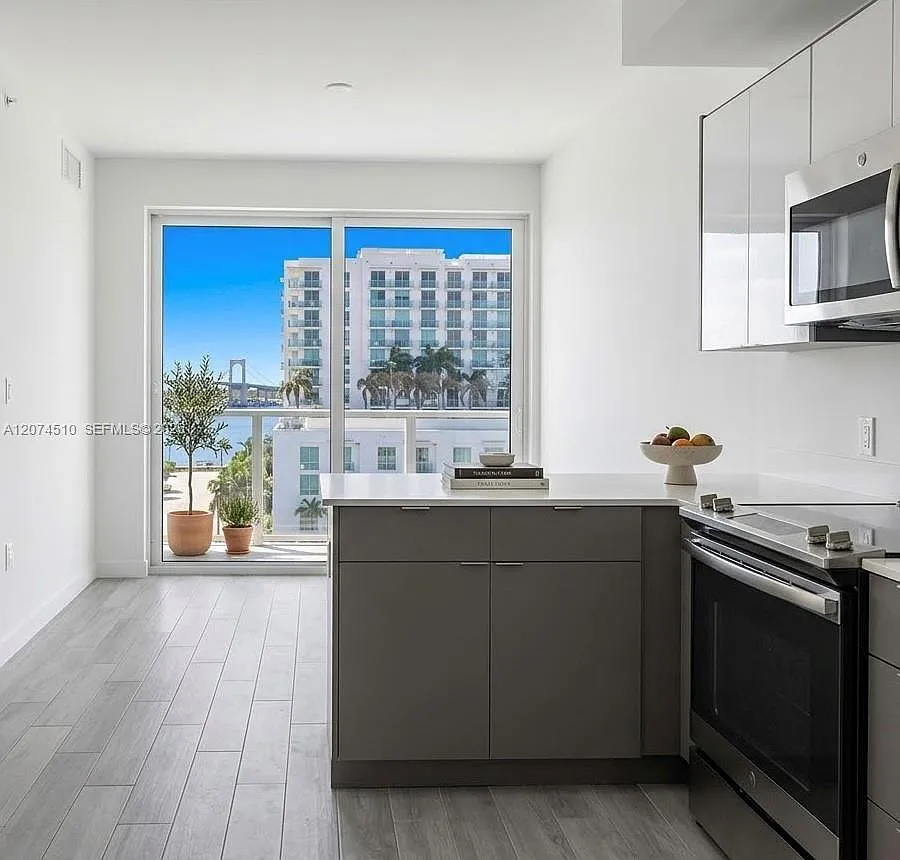26 Edgewater Condo — Photo 4