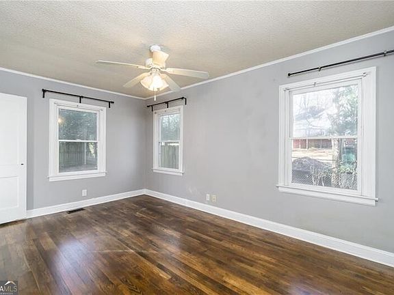 5th image of 312 Phillips Dr SE