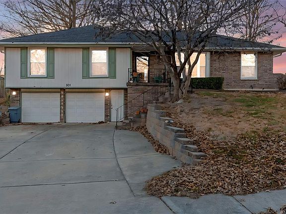 2nd image of 801 NE 73rd Pl
