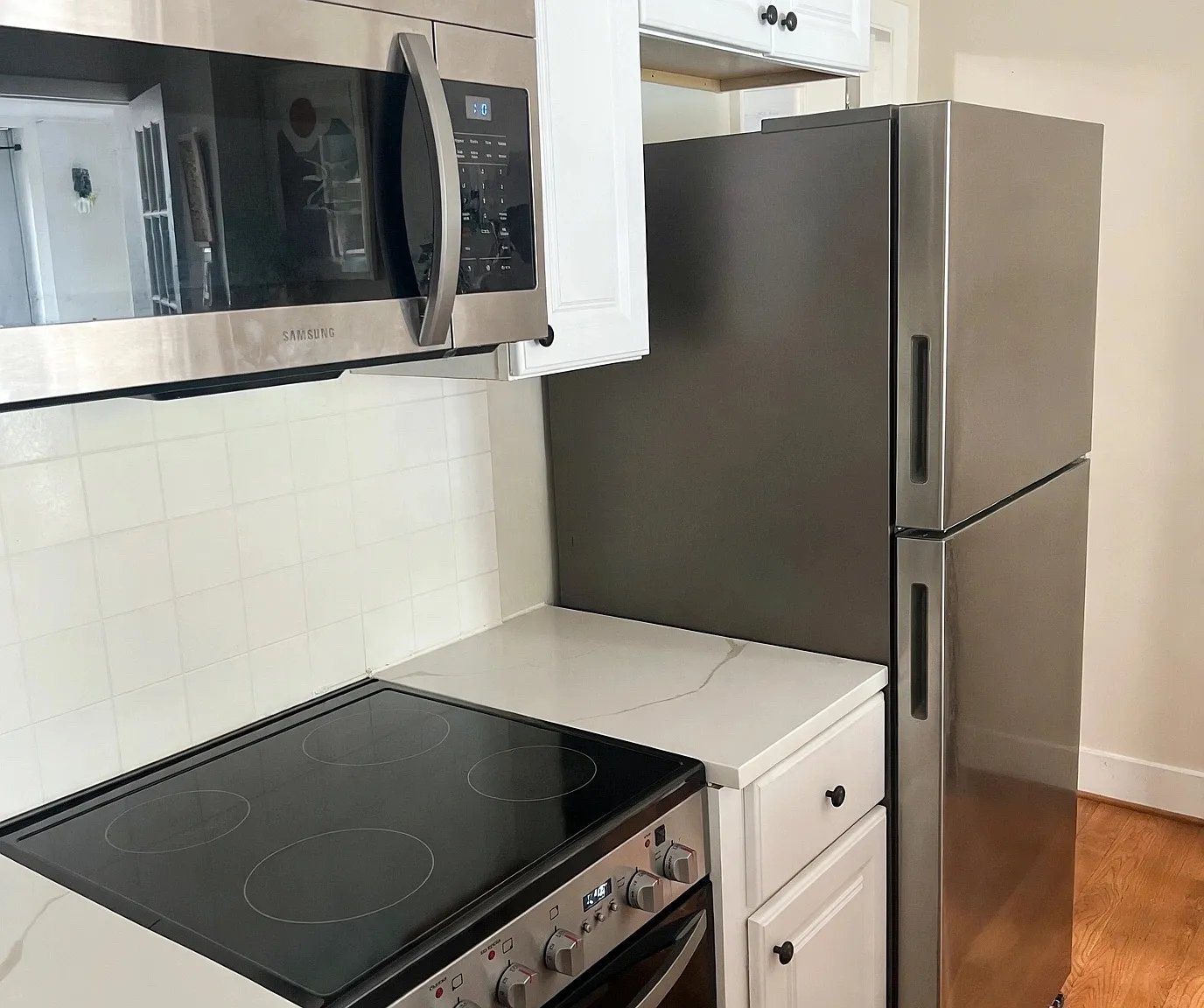 2 bed, 750 sqft, $2,700 — Photo 2