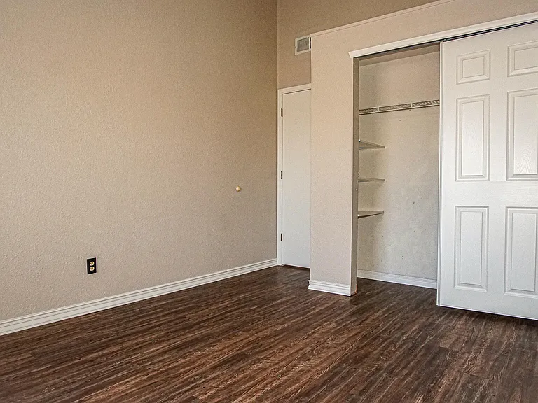 4553 Gen Maloney Cir — Photo 14