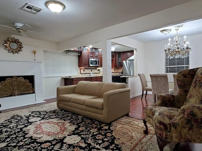 502 Forest Cir — Photo 2