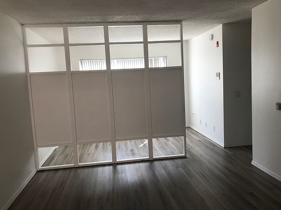 5th image of 11948 Hart St #113