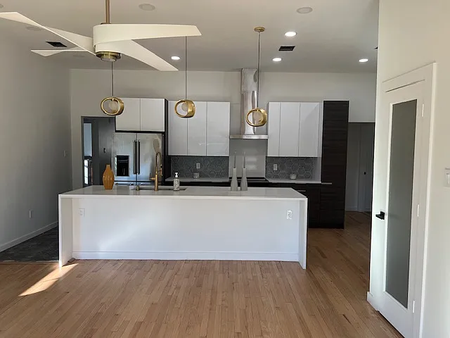 5 bed, 2800 sqft, $4,350 — Photo 3