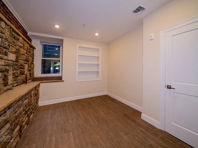 1616 Beacon St #1 — Photo 7