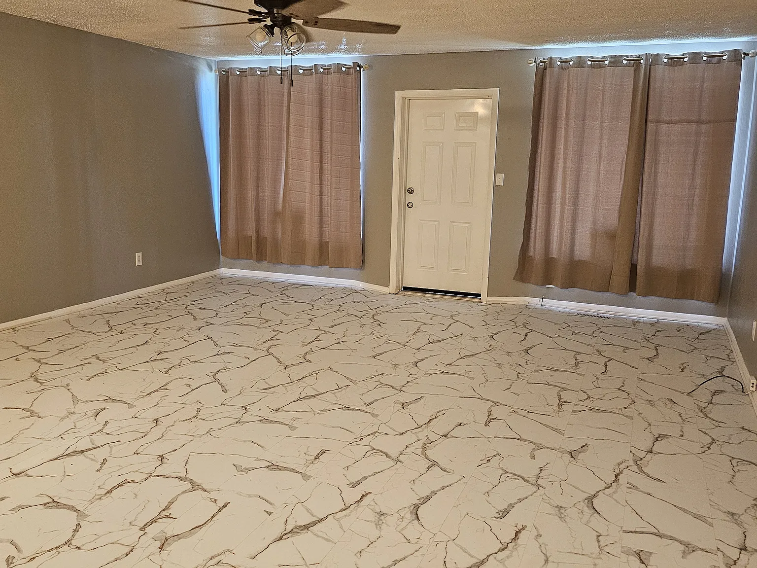 1 bed, 900 sqft, $1,100 — Photo 1