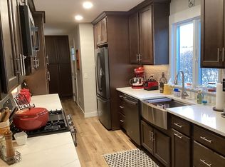 208 Dunkery Dr, Sycamore, IL 60178