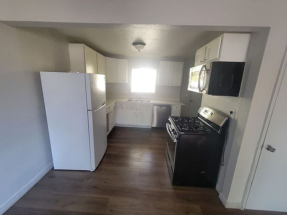 2nd image of 982 S Sheridan Blvd APT 3