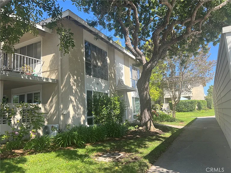 391 Avenida Castilla #O — Photo 2