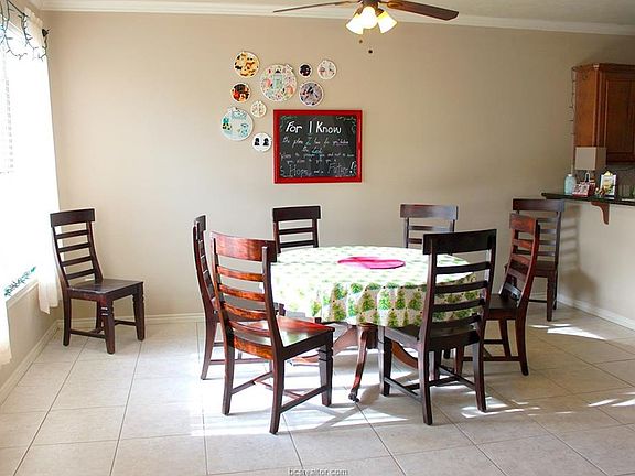 3rd image of 408 Forest Dr Unit 408