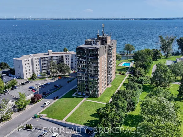 2 Mowat Ave #202, Kingston, ON K7M 1K1