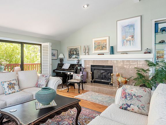 5th image of 4 Hallmark Cir