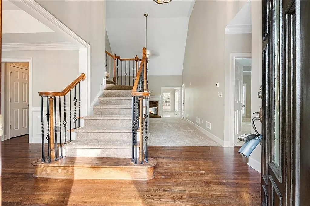 5 bed, 4.0 bath, 4060 sqft, $4,450 — Photo 3